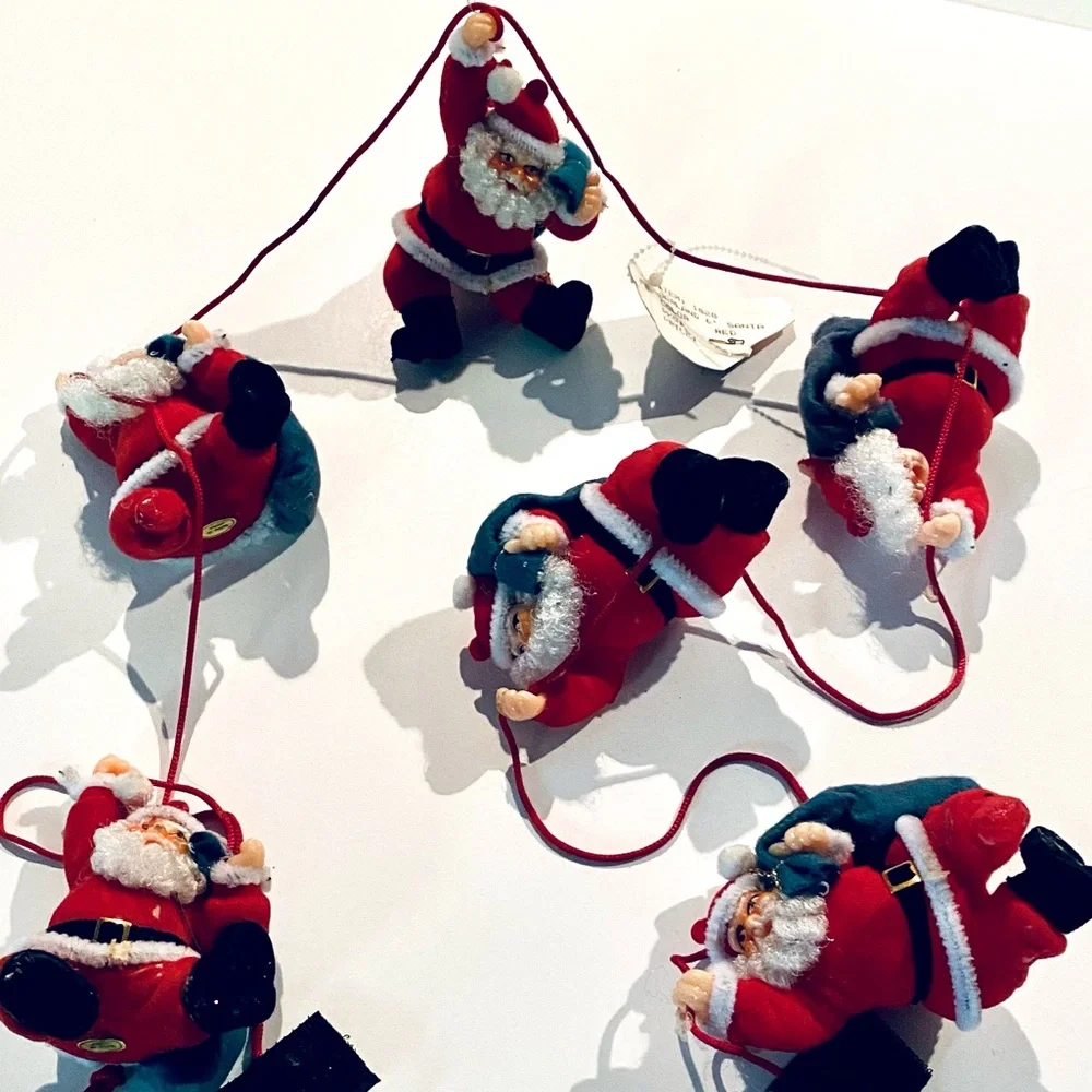 VINTAGE STRING GARLAND SIX 4” FELT SANTA CLAUSE CHRISTMAS TREE MANTLE DECORATION